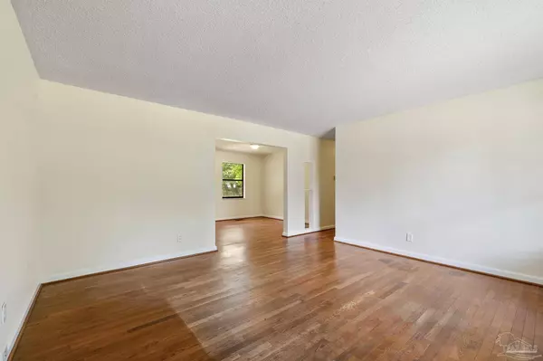 4520 Creighton Rd, Pensacola, FL 32504