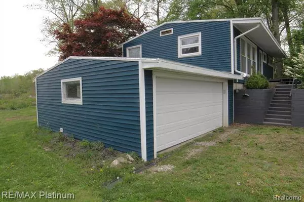 2444 W KIMMEL Road, Jackson, MI 49201