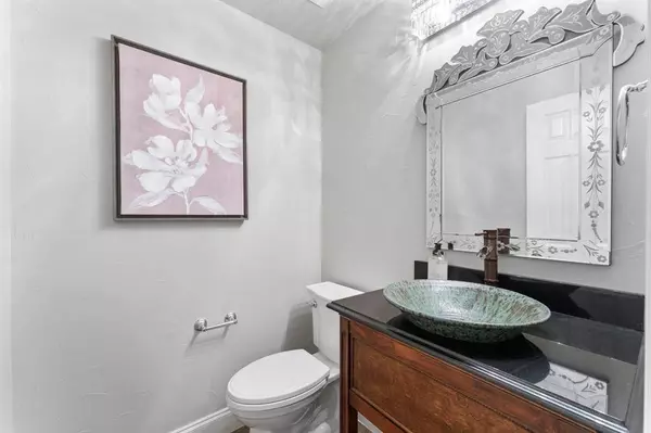 114 W Elm CRES, The Woodlands, TX 77382