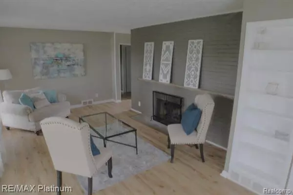 2444 W KIMMEL Road, Jackson, MI 49201