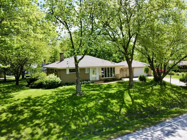 5229 Larkspur LN, Lisle, IL 60532