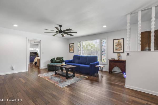 1916 Stuart Avenue, Ocean Springs, MS 39564