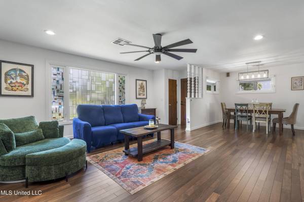 1916 Stuart Avenue, Ocean Springs, MS 39564