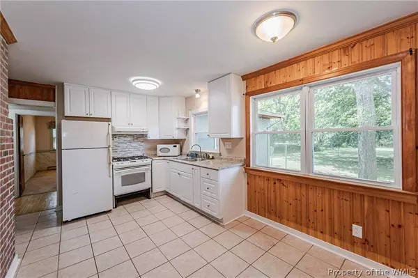 1265 Moorefield RD, West Point, VA 23181