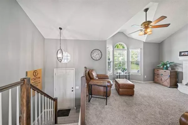 10624 N Holmes ST, Kansas City, MO 64155