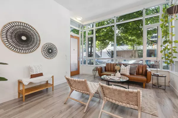 18 ATHLETES WAY, Vancouver, BC V5Y 0B5