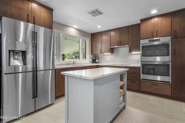 1916 Stuart Avenue, Ocean Springs, MS 39564