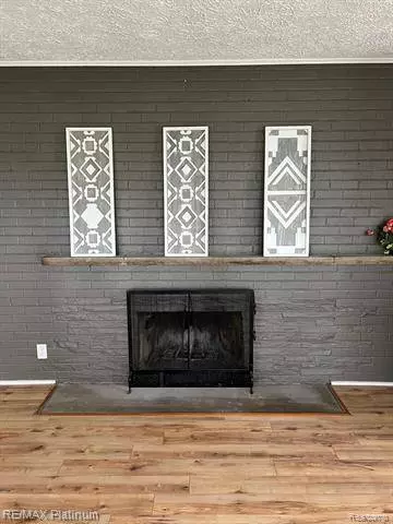 2444 W KIMMEL Road, Jackson, MI 49201