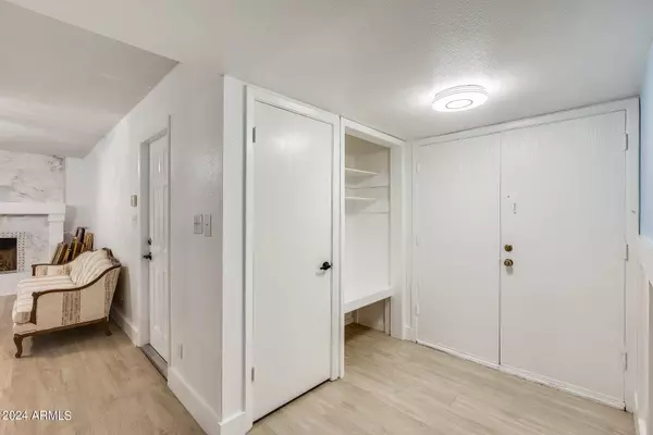 5022 W VOGEL Avenue, Glendale, AZ 85302