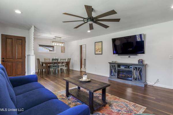 1916 Stuart Avenue, Ocean Springs, MS 39564