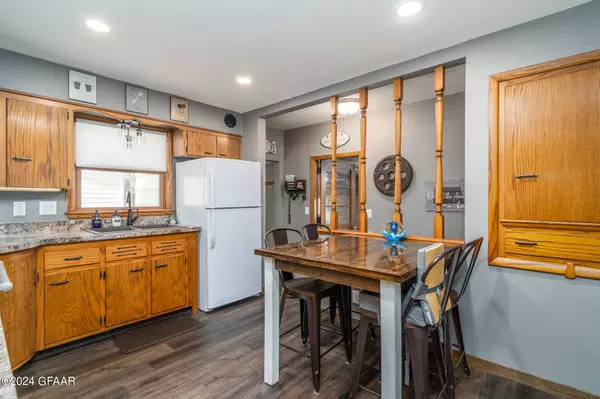 924 10TH Avenue S, Grand Forks, ND 5820`1