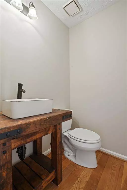 150 Channings Lake DR, Lawrenceville, GA 30043