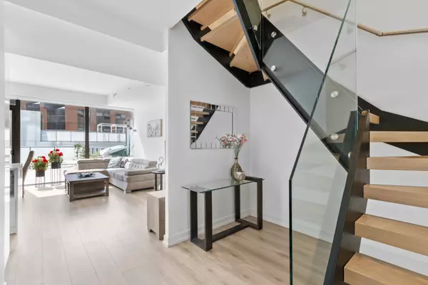 161 Roehampton Ave #805, Toronto, ON M4P 0C8