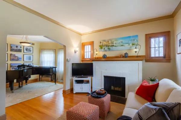 402 S 11th AVE, St. Charles, IL 60174