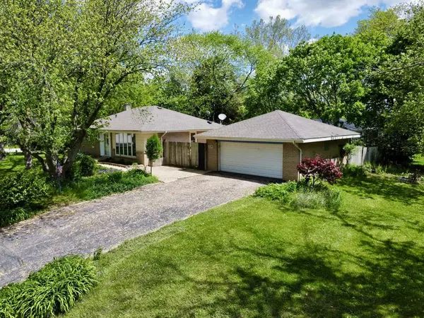 5229 Larkspur LN, Lisle, IL 60532