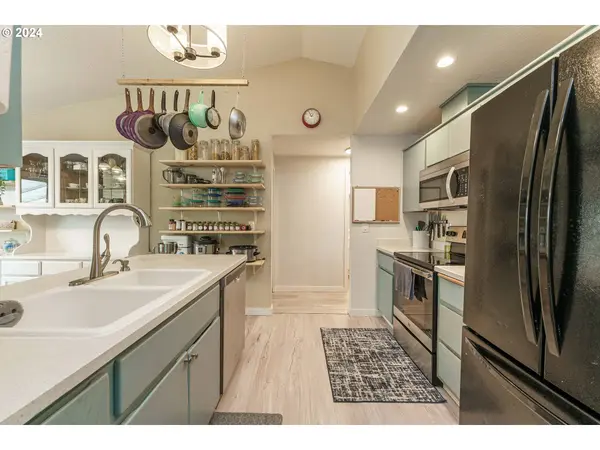 321 NW 23RD CT, Gresham, OR 97030