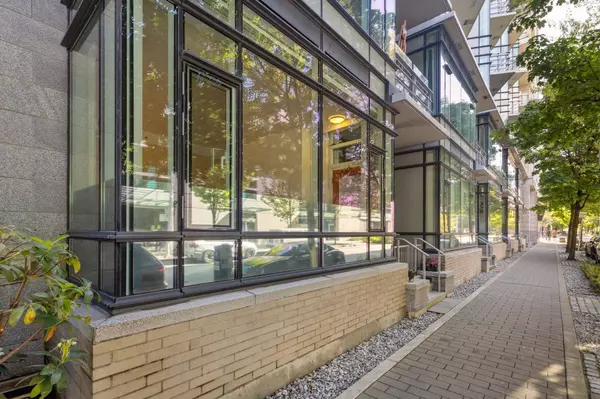 18 ATHLETES WAY, Vancouver, BC V5Y 0B5