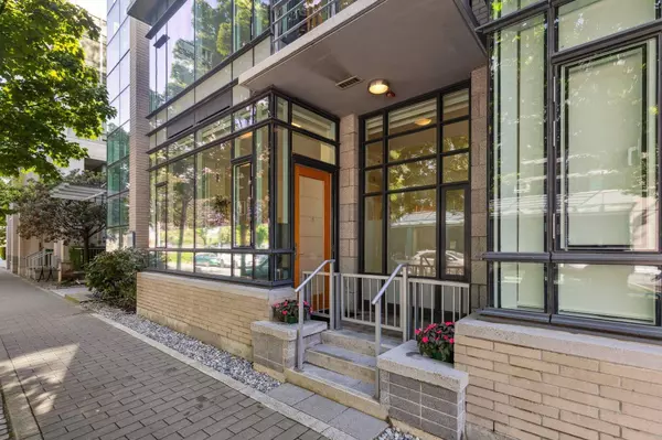 18 ATHLETES WAY, Vancouver, BC V5Y 0B5