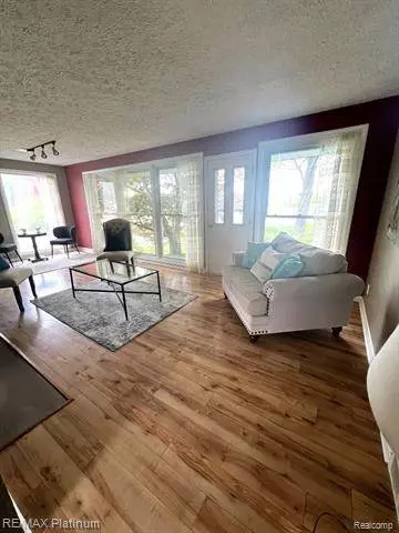 2444 W KIMMEL Road, Jackson, MI 49201