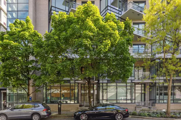 18 ATHLETES WAY, Vancouver, BC V5Y 0B5