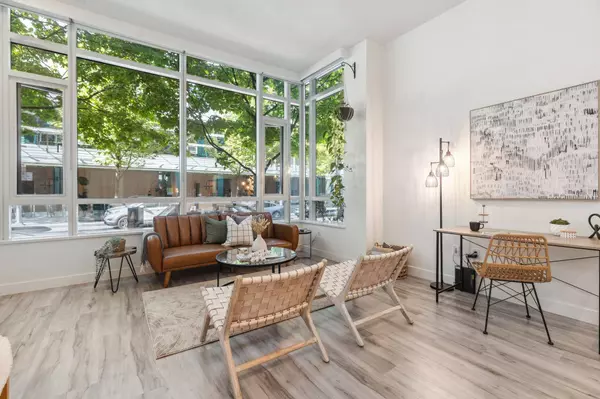 18 ATHLETES WAY, Vancouver, BC V5Y 0B5