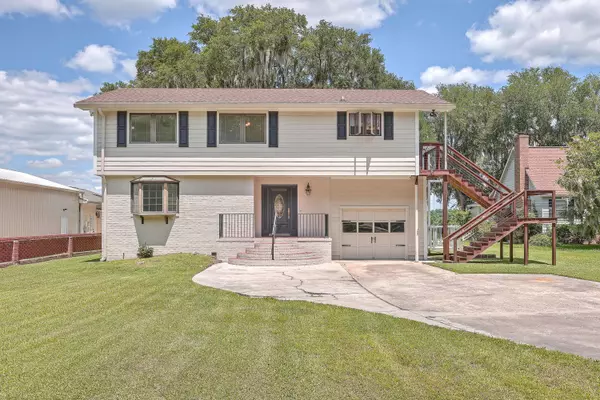 1018 Live Oak Ave, Moncks Corner, SC 29461