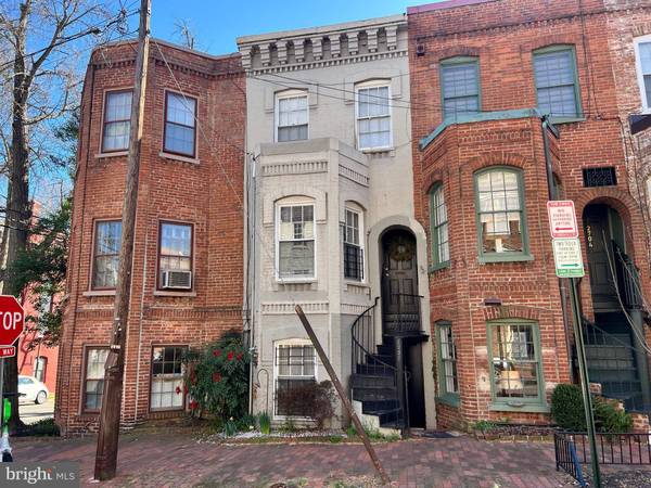 2702 DUMBARTON ST NW, Washington, DC 20007