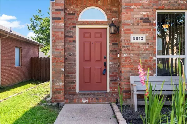 5912 Ash Flat Drive, Fort Worth, TX 76131