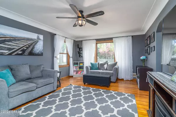 924 10TH Avenue S, Grand Forks, ND 5820`1