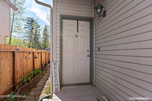 3616 Mirage CIR, Anchorage, AK 99504