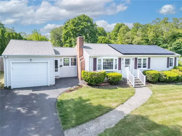 8 Russell LN, Smithfield, RI 02917