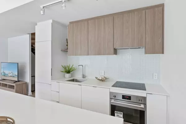 161 Roehampton Ave #805, Toronto, ON M4P 0C8