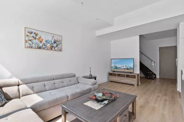 161 Roehampton Ave #805, Toronto, ON M4P 0C8