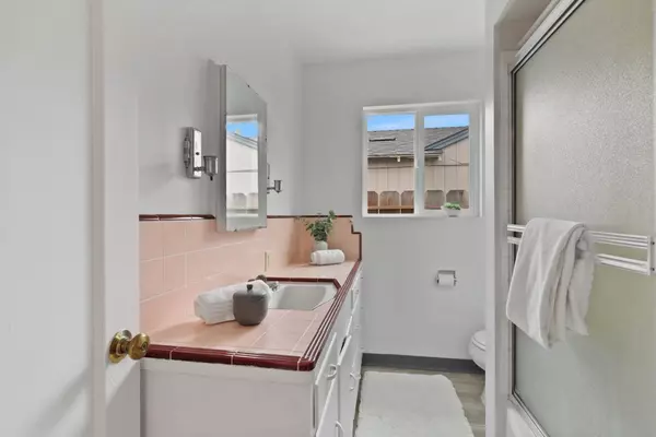 46 - 48 W Acacia ST, Salinas, CA 93901