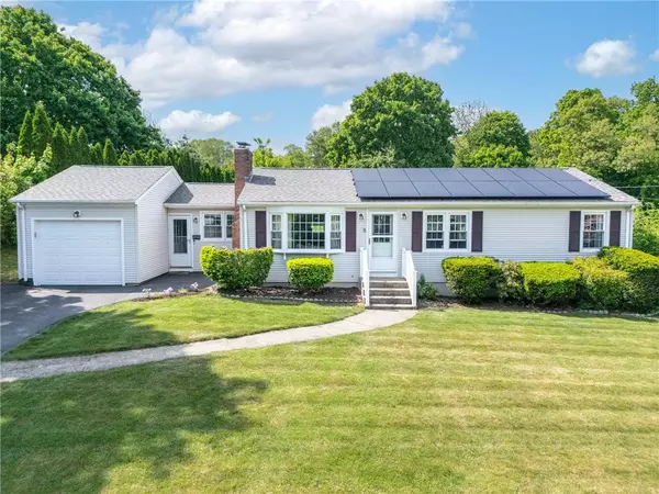 8 Russell LN, Smithfield, RI 02917