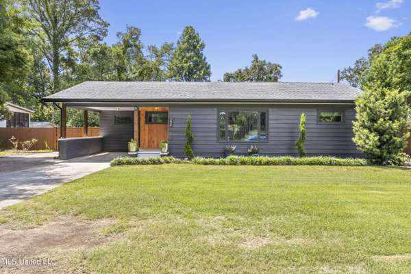1916 Stuart Avenue, Ocean Springs, MS 39564