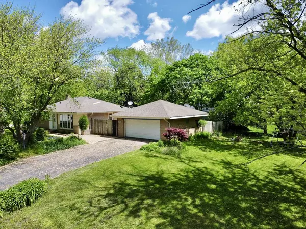 5229 Larkspur LN, Lisle, IL 60532