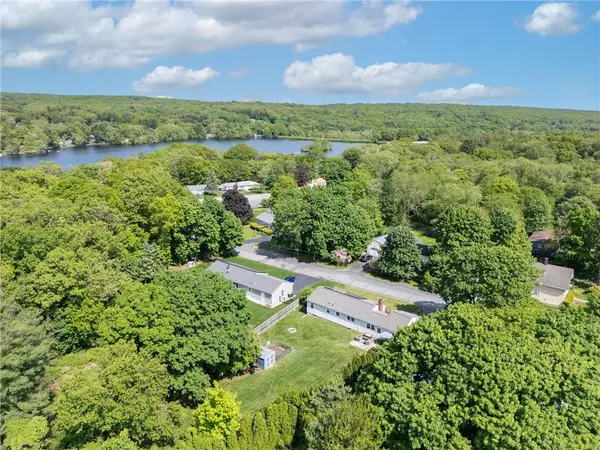 8 Russell LN, Smithfield, RI 02917