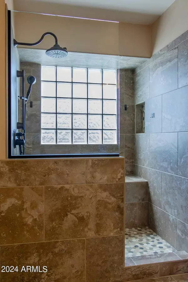 5609 W FRYE Road, Chandler, AZ 85226