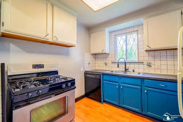 1527 WASHINGTON Street, Lincoln Park, MI 48146