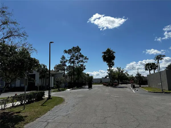 2202 CASCADES BLVD #303, Kissimmee, FL 34741