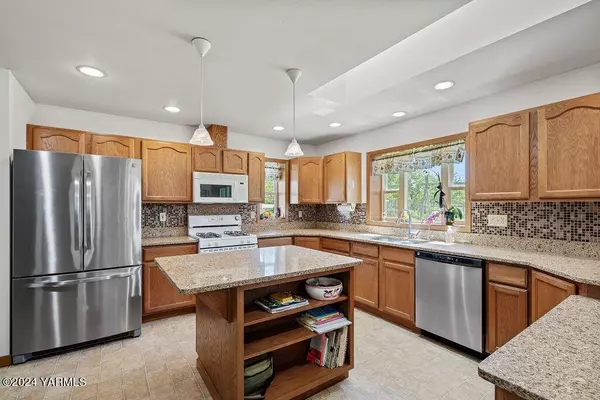 1241 Nelson Rd, Granger, WA 98932