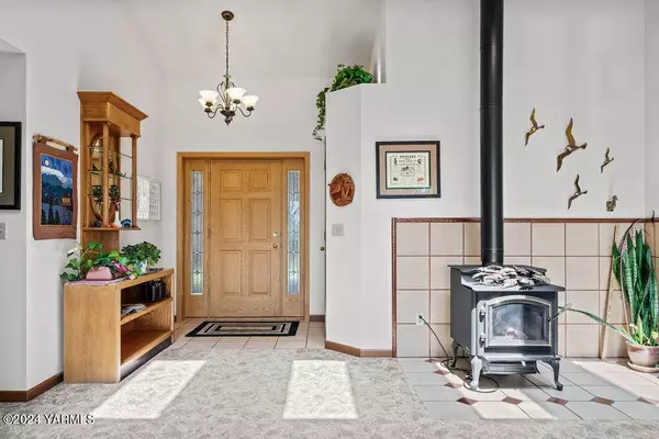 1241 Nelson Rd, Granger, WA 98932