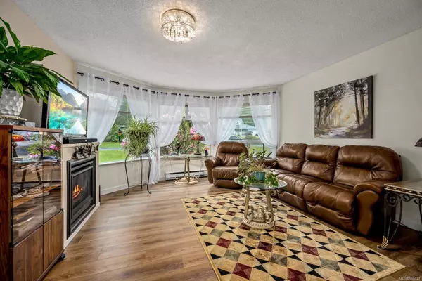 6590 Mystery Beach Rd, Fanny Bay, BC V0R 1W0