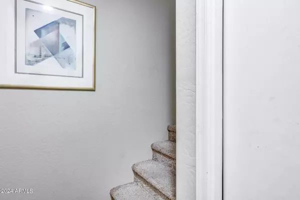 2725 E MINE CREEK Road #2162, Phoenix, AZ 85024