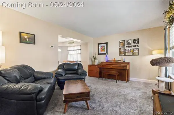 14592 Debbie Drive, Sterling Heights, MI 48313