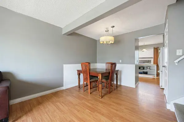 75 Erin Croft CRES SE #22, Calgary, AB T2B 2T8