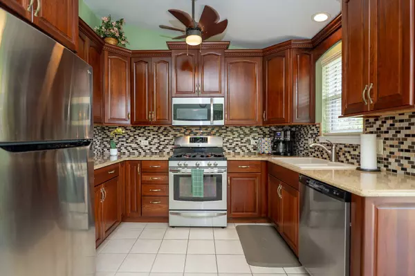 4607 Kylemore CT, Joliet, IL 60431