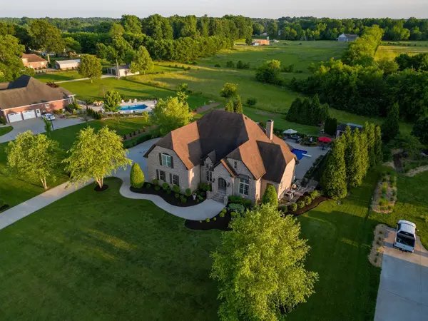 322 Bowling Branch Rd, Cottontown, TN 37048