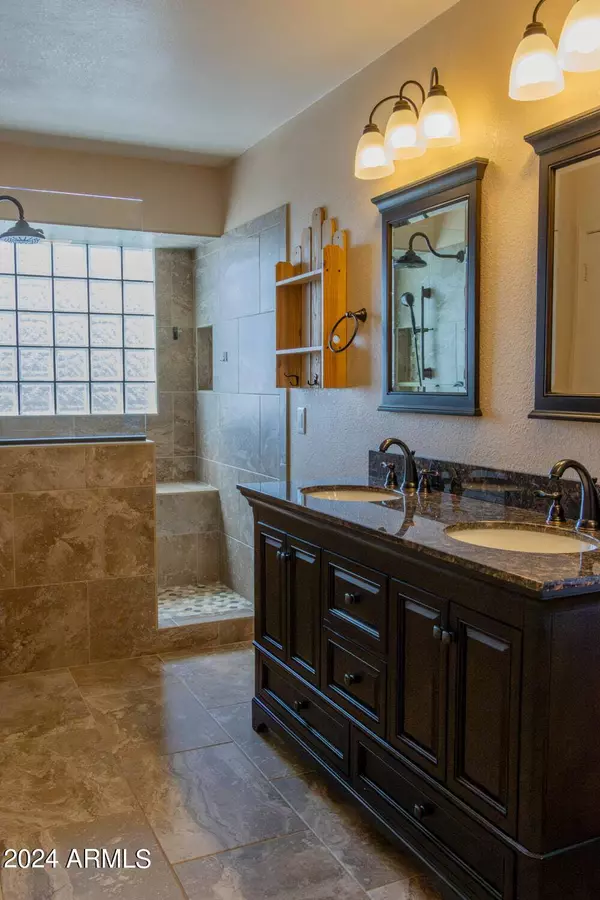 5609 W FRYE Road, Chandler, AZ 85226